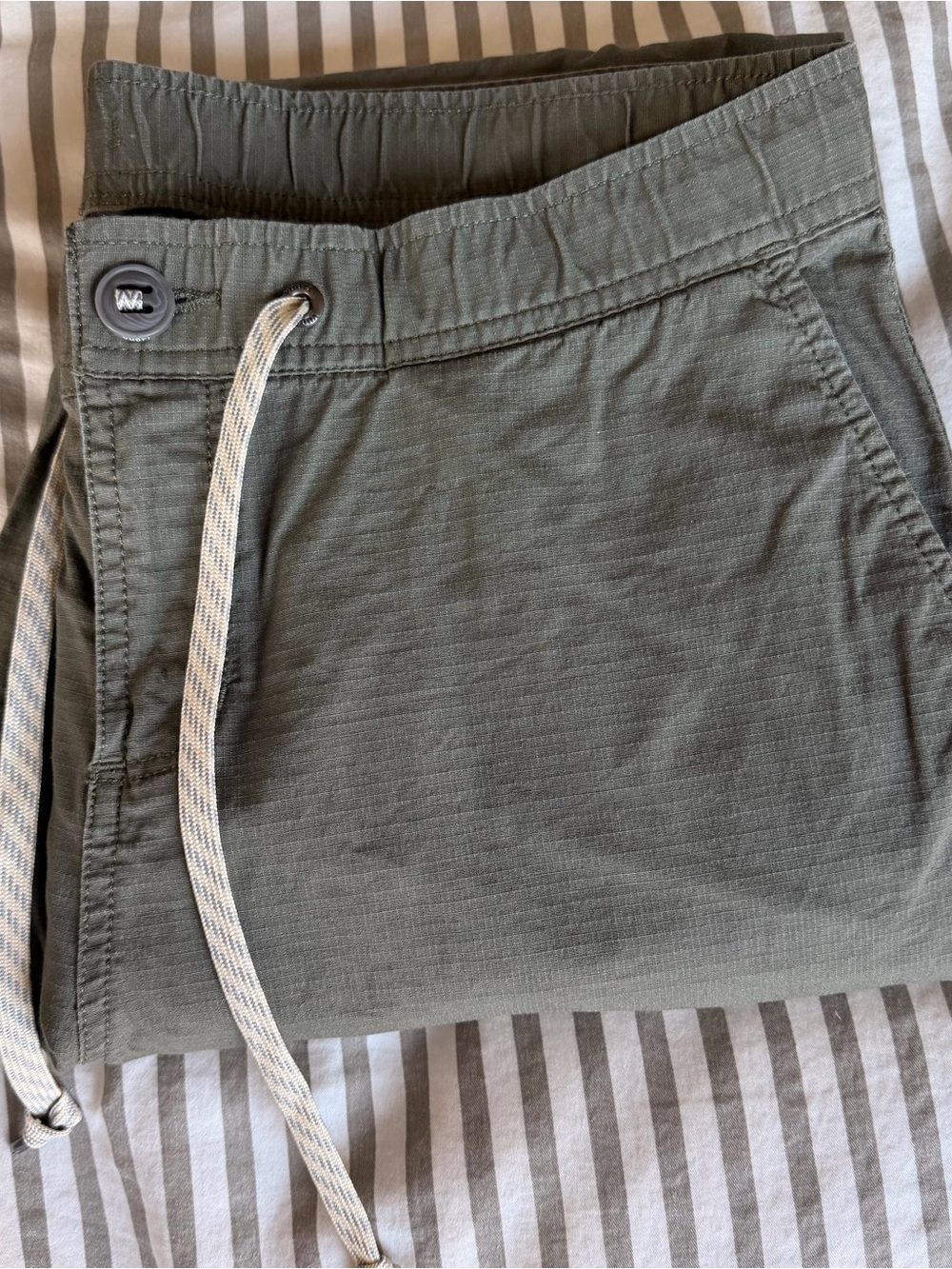 Vuori Women’s Green Ripstop Pants